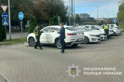 09.09.2026, 10:15				


									У Львові зіткнулися автомобіль та електросамокат: 20-річну водійку госпіталізували							

										Дорожньо-транспортна пригода сталася 8 вересня 2026 року близько 08:50 на вулиці Липинського у Львові