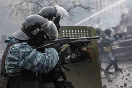Кадри розстрілу Майдану у 2014-му шокували світ... Фото Василя ПАЗИНЯКА, Стаса КОЗЛЮКА та із соцмереж.