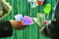 Чим дешевша гривня, тим бідніший кожен з нас