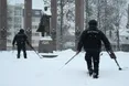 Мер Львова зателефонував двірничці Ользі, яка, попри приліт шахеда, продовжувала прибирати сніг