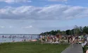 На світязькому пляжі ніде яблуку впасти