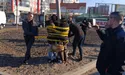 Прив’язали до стовпа скотчем... Бо хотіли обікрасти пасажирів у маршрутці