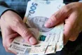 1500 гривень і «єБачок»: нові подарунки влади «найвразливішим» українцям
