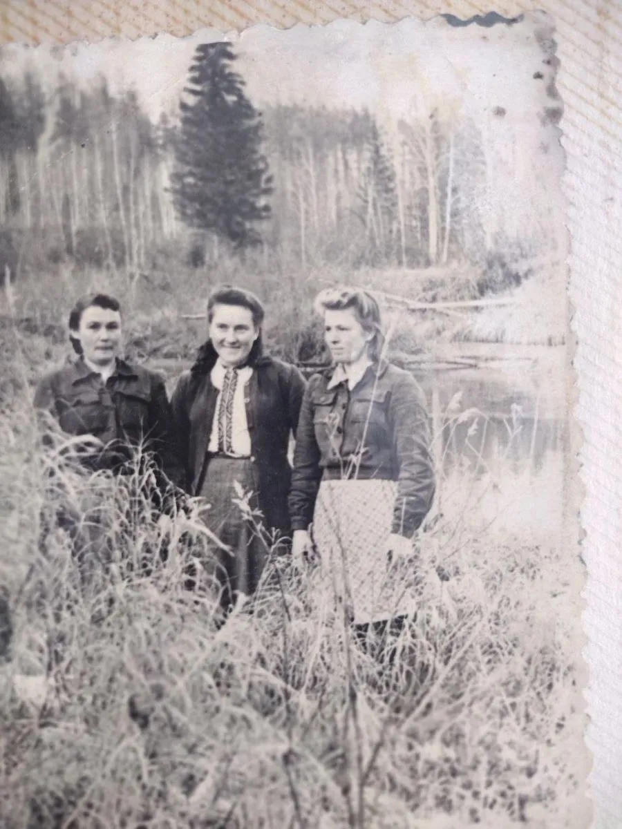 Мама Ольги посоредині