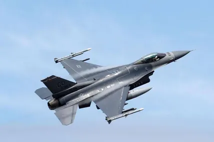 Україна втратила зв’язок із літаком F-16 — життю пілота нічого не загрожує. Фото: Бабель