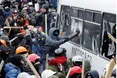 Мітингувальники штурмують кордон міліції на Грушевського
