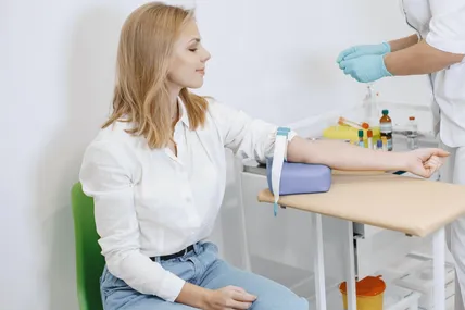 Для діагностики залізодефіцитної анемії необхідно здати лише два аналізи – феритин, що покаже, якими є загальні запаси заліза в організмі, та загальний аналіз крові. Фото Pharmanutra