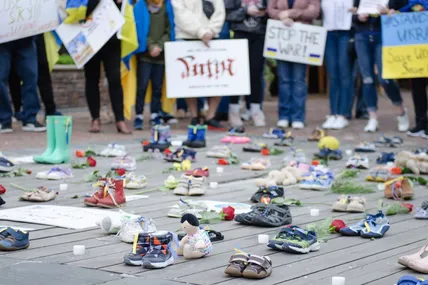 128 пар дитячого взуття: українці в Каліфорнії вшанували пам'ять загиблих дітей