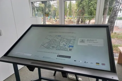 11.08.2026, 15:55				




 На львівських полях почесних поховань — навігаційна система


										У Львові вперше в Україні створили навігаційну систему полями почесних поховань військових, яка дозволяє швидше знайти могилу певного захисника, щоб 