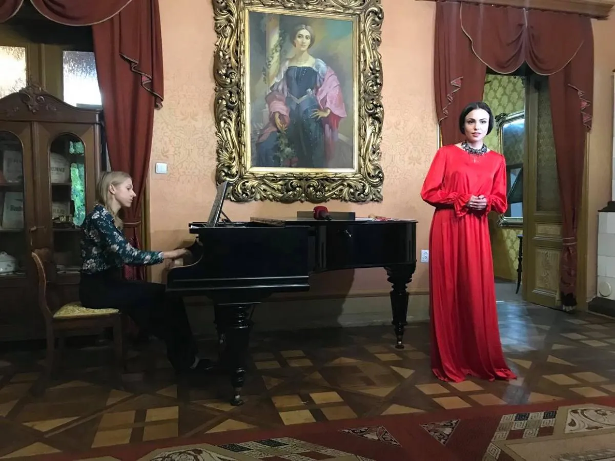Співає Ольга Горних. Концертмейстер Ольга Козлан. Фото автора