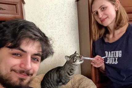 Котик без двох лапок потрапив у добрі молоді руки