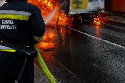 06.07.2026, 10:45				


									У Львові під час руху спалахнула вантажівка MAN: пожежу ліквідували менш ніж за пів години							

										Уранці 6 липня на вулиці Новознесенській у Львові під час руху загорілася вантажівка MAN. Попри спроби оч
