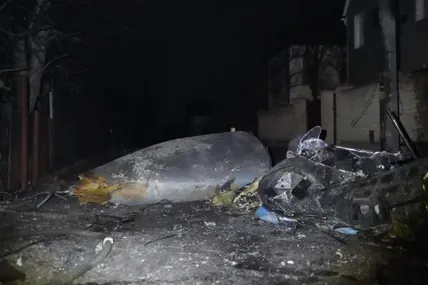 У Дарницькому районі столиці сталась пожежа внаслідок падіння фрагментів літака