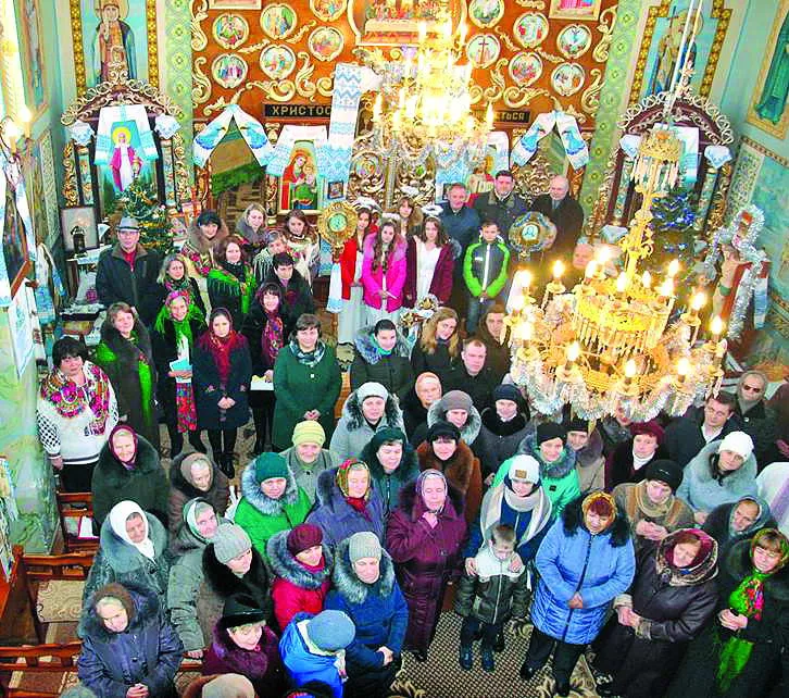 Волицька громада вдячна усім, хто у комуністичні часи захистив їхню святиню від войовничих атеїстів. Фото Іванни Перунової