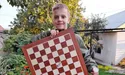Щоб допомогти ЗСУ, «міняє» шахівницю на автомобіль