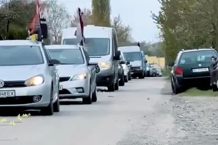Із полеглим героєм прилетів попрощатися&hellip; лелека
