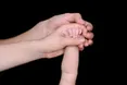 У Луцьку жінка використовувала свою 3-річну доньку для виготовлення порнографічного контенту
