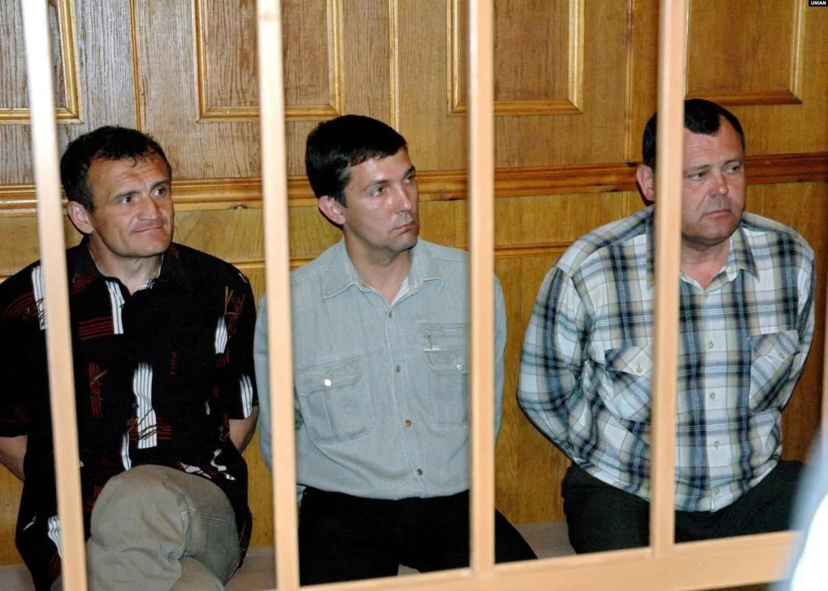 Володимир Топонар (ліворуч), Юрій Яцюк (посередині) і Анатолій Третьяков під час судового засідання у справі катастрофи на авіашоу