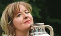 Відтворює традиції подільської кераміки