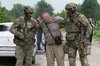 Погрожував поліції гранатою і ховався в гаражі: на Львівщині увʼязнили чоловіка