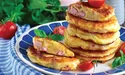 Оладки з сиром і ковбасою