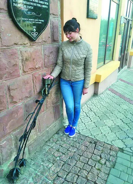 У Чернівцях є символічний букет троянд, якими колись підмітали вулиці.