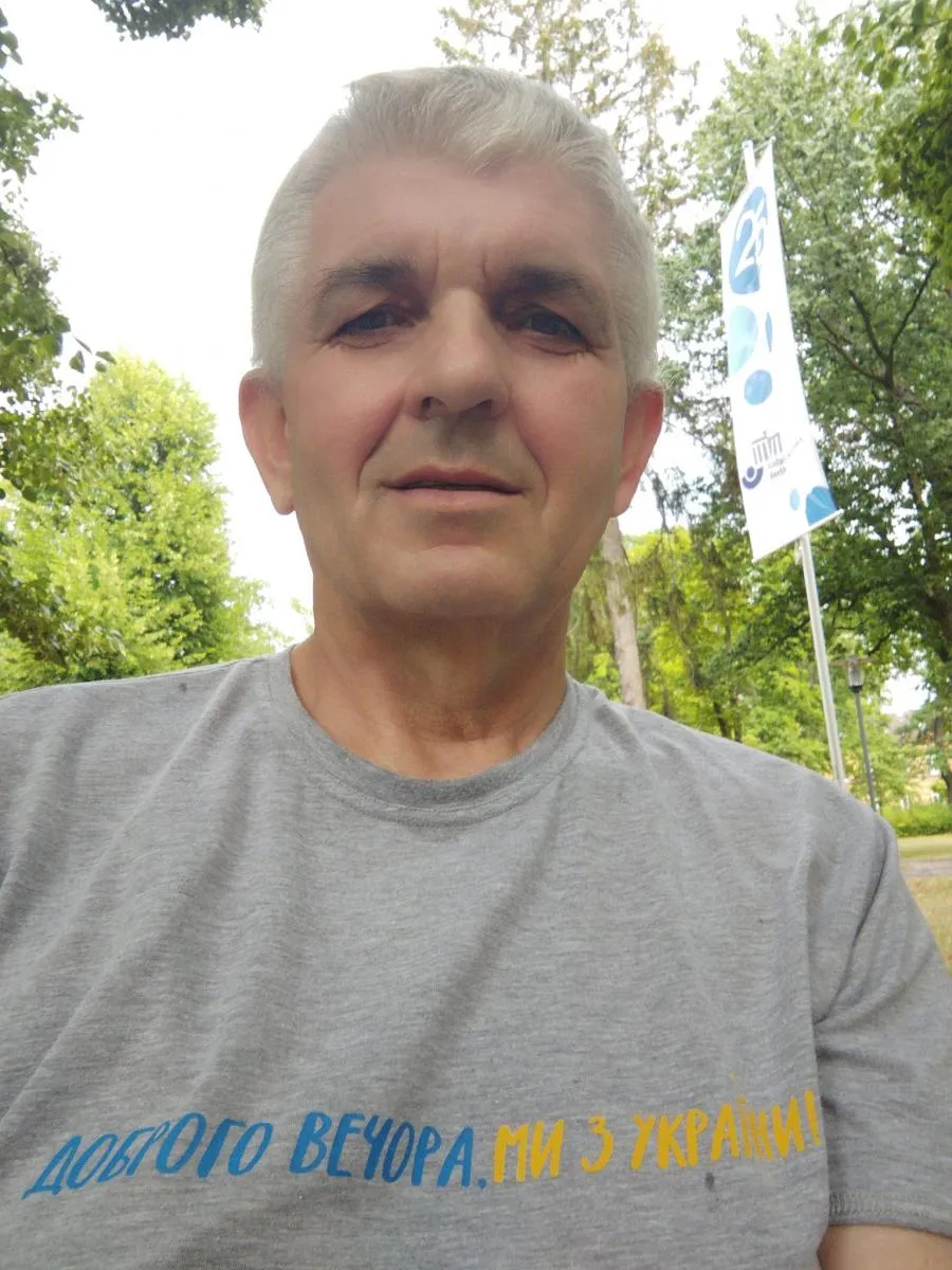 Щодня - прогулянки в лісо-парковій зоні. Фото Степана Буняка