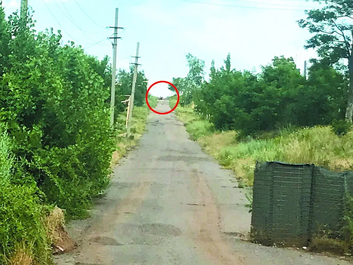 До «нульової позиції» – кількасот метрів. За цим «їжаком» – ворог.