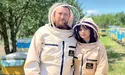 Повернувшись із фронту, доглядає бджіл