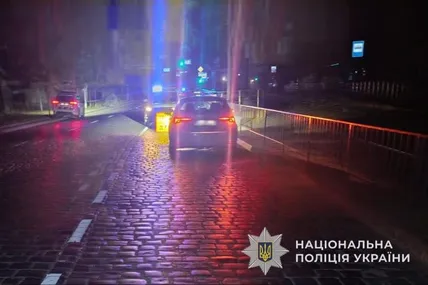 02.07.2026, 12:45				


									У Львові смертельна ДТП: 21-річний мотоцикліст загинув після перекидання							

										У Львові в ніч на 1 липня 2026 року сталася смертельна дорожньо-транспортна пригода. На вулиці Личаківській загинув 21-річн