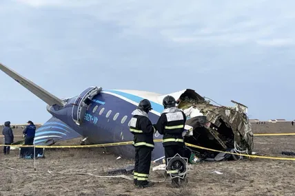 путін визнав, що ракети російської ППО вибухнули поруч з літаком «Азербайджанських авіаліній». Фото: Бабель