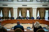 Жінкам у держсекторі дозволили вільний виїзд за кордон