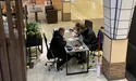 У торговому центрі покупці полюють не так за знижками до «Чорної пʼятниці», як за чеками, щоб виграти 17 айфон