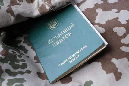 Уряд дозволив бронювати всіх працівників критично важливих підприємств на прифронтових територіях. Фото: Бабель