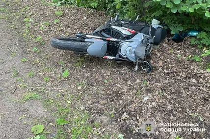 На Львівщині внаслідок ДТП травмувалися неповнолітні водії мотоцикла та скутера. Фото: Поліція Львівської області