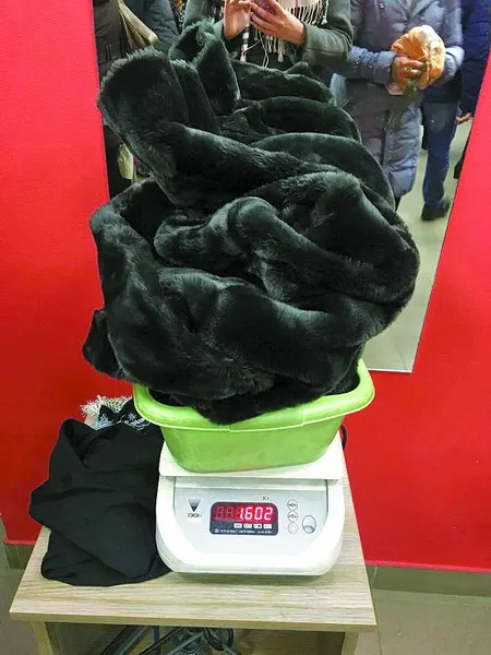 У день завозу шубу зі штучного хутра можна купити за 300 грн., а вже у наступні дні вона коштуватиме на 50 грн. дешевше