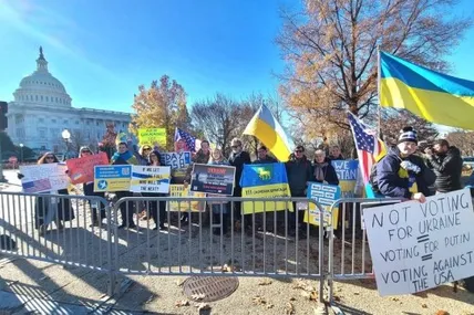 Українці в Америці вимагають від парламентаріїв виділити кошти для захисту України від російської агресії.
