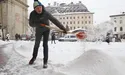 Сніговий колапс: “двірник” Садовий взявся за лопату 
