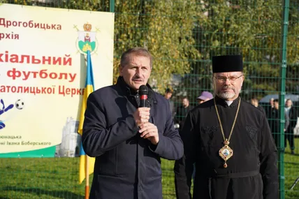 Слово до учасників турніру мають міський голова Дрогобича Тарас Кучма та єписком Самбірськи-Дрогобицької єпархії УГКЦ Ярослав Приріз