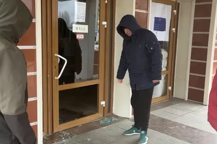 В Енергодарі окупанти заблокували вхід до мерії