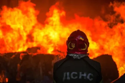 росіяни атакували Одещину «Шахедами»: влучання по промисловому об’єкту. Фото: ДСНС