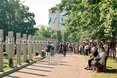 Скандал навколо Алеї Героїв на Троєщині: родичі полеглих військових обурені «стовпами», РДА заявила про дискредитацію