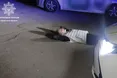 Нетверезий водій таксі після ДТП ліг на асфальт — не міг стояти на ногах