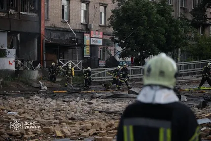 Київ після масованої атаки: тисячі осель без світла, пошкодження метро. Фото: ДСНС