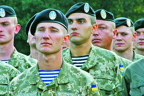 військові