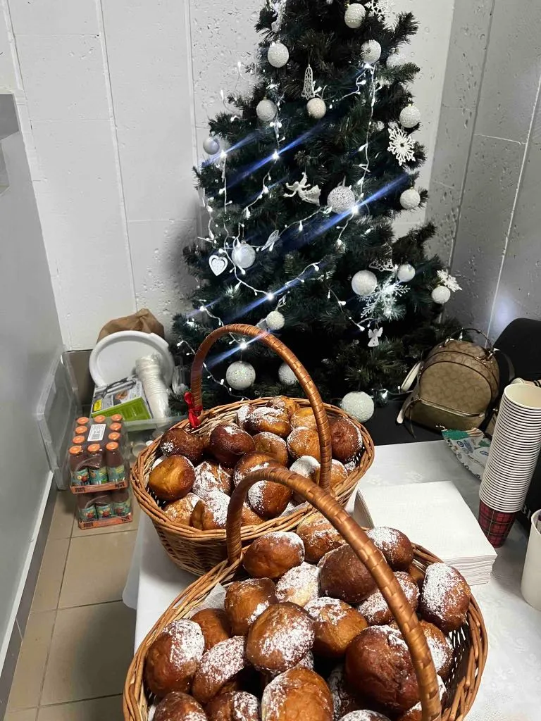 Пампушки були з маком, вишнею і "рожою". Дуже смачні!