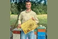 У 17 років зайнявся пасічництвом