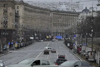 Щодня о 9:00 у Києві перекриватимуть вулицю Хрещатик на час загальнонаціональної хвилини мовчання. Фото: Чузавков Сергій / УНІАН