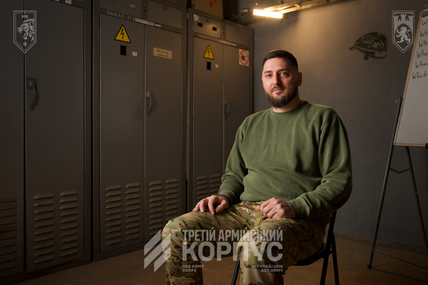&laquo;Вірші народжуються між пострілами&raquo;; командир мінометної батареї Ромео про війну, поезію і&nbsp;свою книжку &laquo;Марафон&raquo;