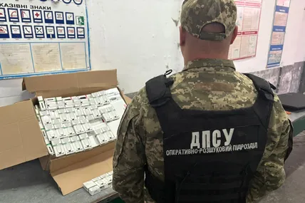 На кордоні з Польщею виявили партію контрабандних електронних сигарет у «Ауді». Фото: Західне регіональне управління